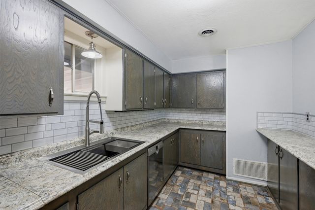 101 Lakewood Lane, Pottsboro, TX 75076