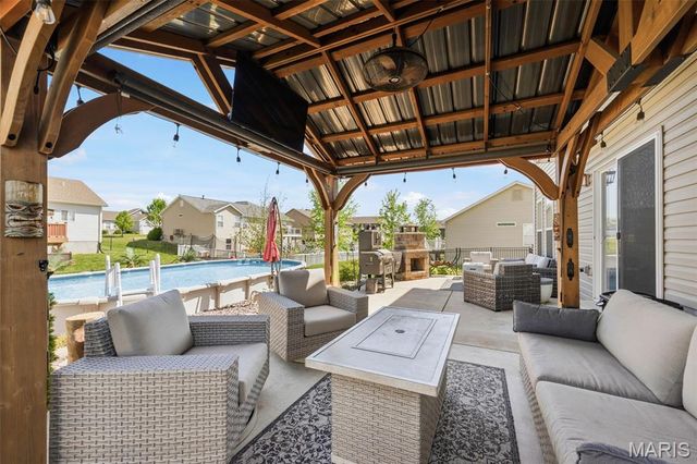 19 Cambridge Court, Troy, MO 63379
