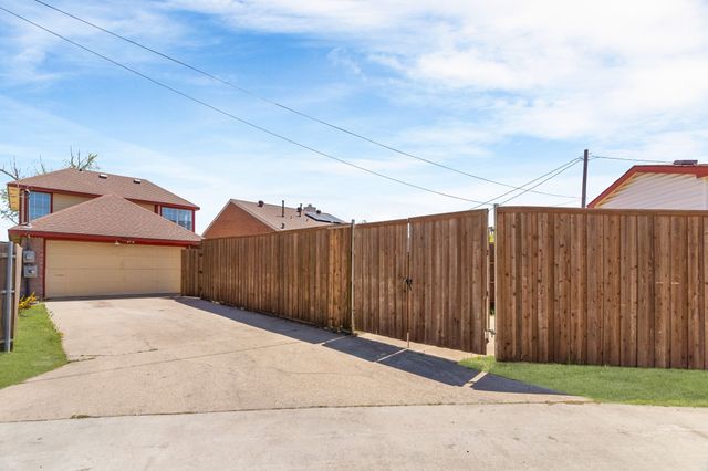 1014 S Ballard Avenue, Wylie, TX 75098