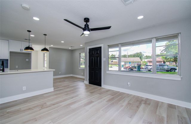 4375 W Broadway Street, Beaumont, TX 77707