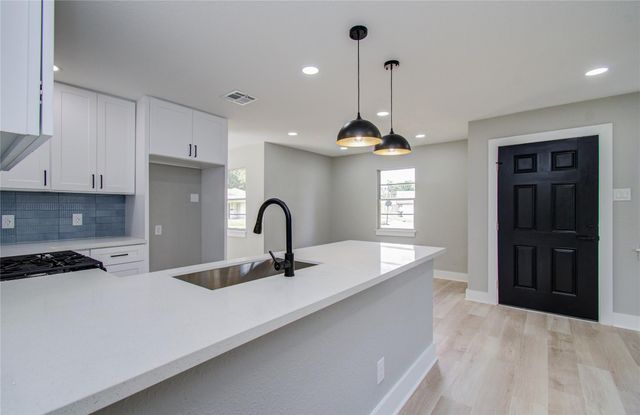 4375 W Broadway Street, Beaumont, TX 77707