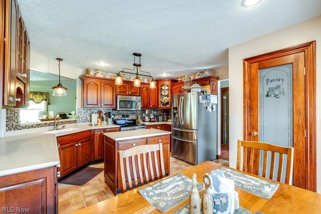 3139 Camille Road SW, Sherrodsville, OH 44675