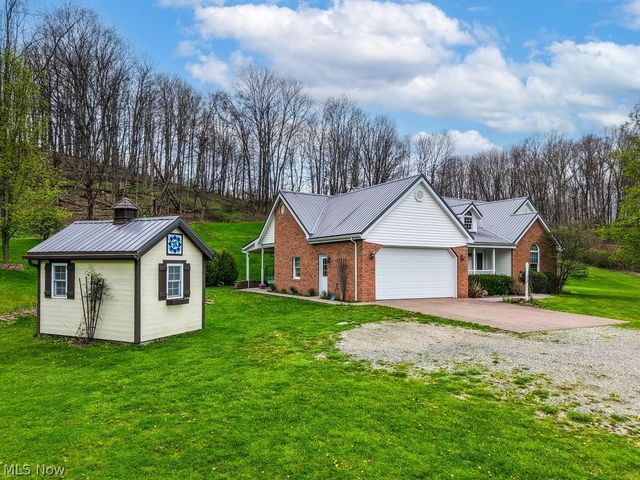 3139 Camille Road SW, Sherrodsville, OH 44675