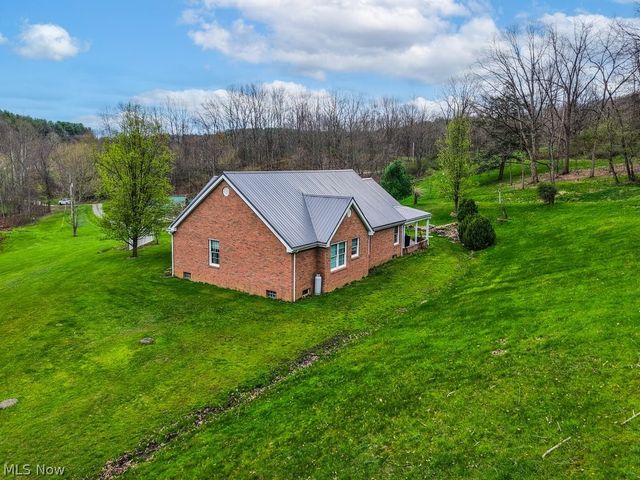 3139 Camille Road SW, Sherrodsville, OH 44675