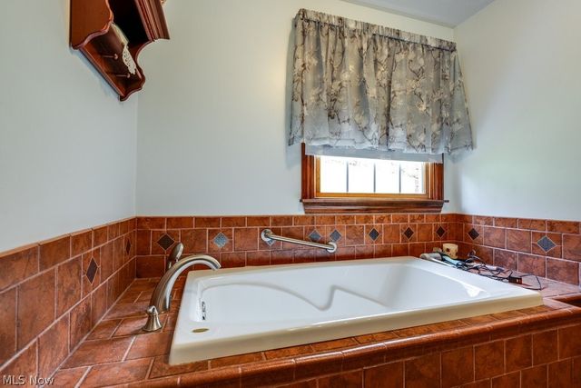 3139 Camille Road SW, Sherrodsville, OH 44675