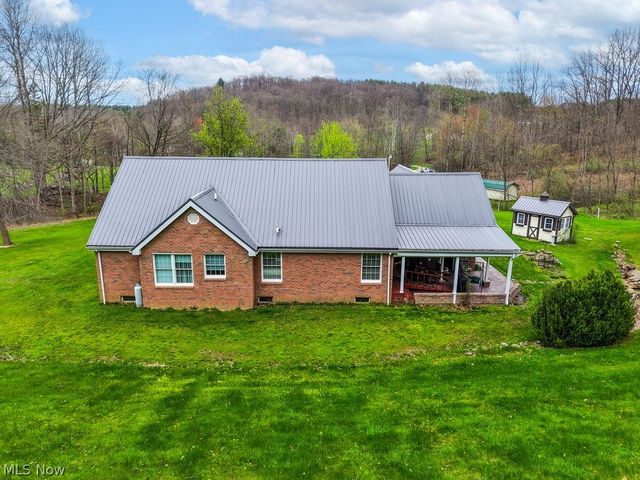 3139 Camille Road SW, Sherrodsville, OH 44675