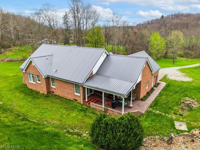 3139 Camille Road SW, Sherrodsville, OH 44675