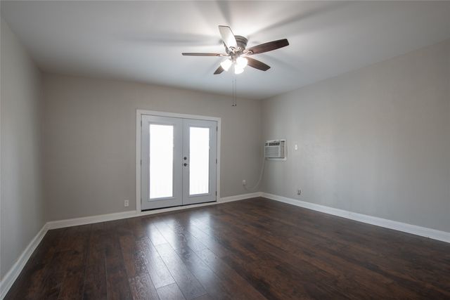 400 W Main Street, Honey Grove, TX 75446