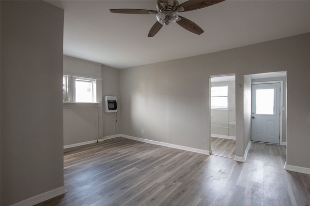 400 W Main Street, Honey Grove, TX 75446