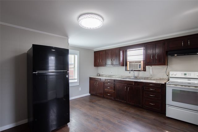 400 W Main Street, Honey Grove, TX 75446