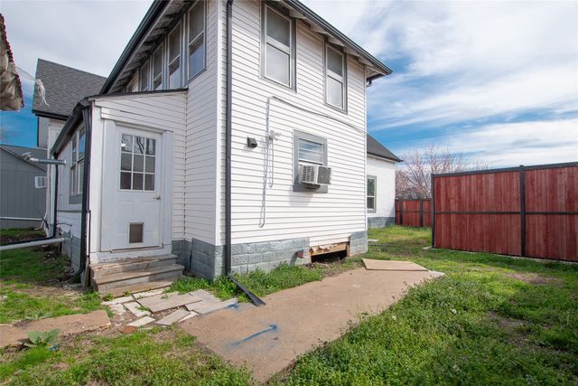 400 W Main Street, Honey Grove, TX 75446