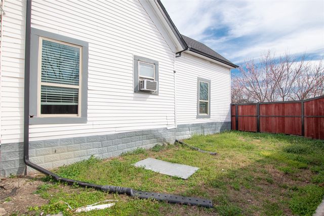 400 W Main Street, Honey Grove, TX 75446