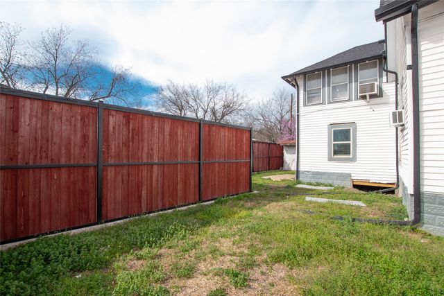 400 W Main Street, Honey Grove, TX 75446