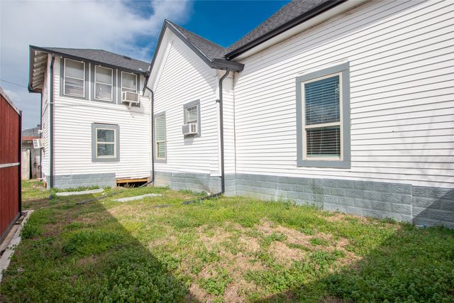 400 W Main Street, Honey Grove, TX 75446