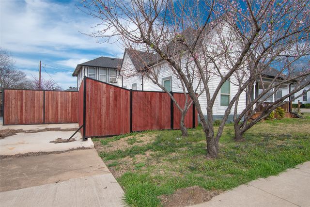 400 W Main Street, Honey Grove, TX 75446