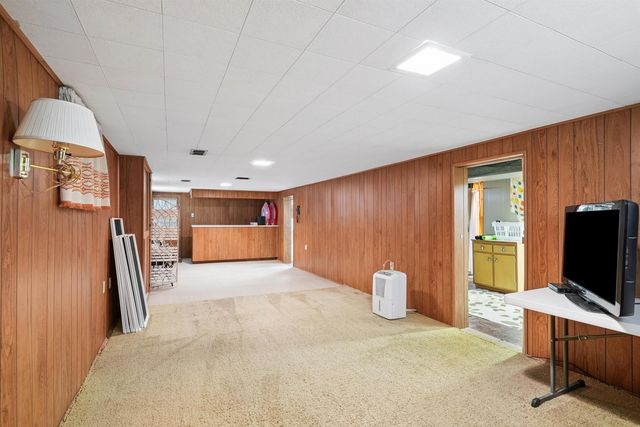 1515 W 8th Street, Cedar Falls, IA 50613