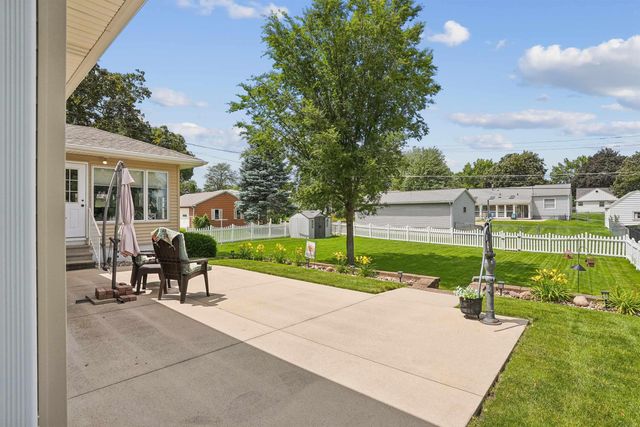 1515 W 8th Street, Cedar Falls, IA 50613