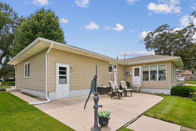 1515 W 8th Street, Cedar Falls, IA 50613
