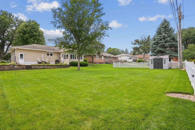 1515 W 8th Street, Cedar Falls, IA 50613