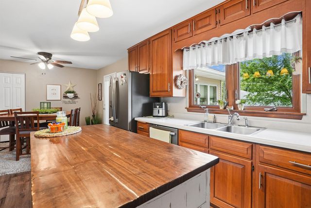 1515 W 8th Street, Cedar Falls, IA 50613