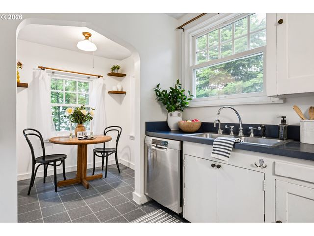 3642 Se 37TH Ave, Portland, OR 97202