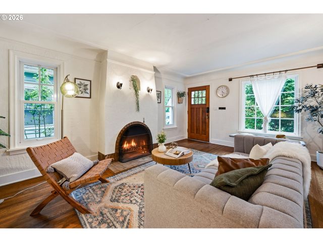 3642 Se 37TH Ave, Portland, OR 97202