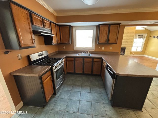 18 Plymouth Drive, Howell, NJ 07731