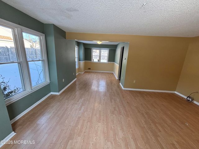 18 Plymouth Drive, Howell, NJ 07731