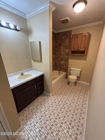 18 Plymouth Drive, Howell, NJ 07731