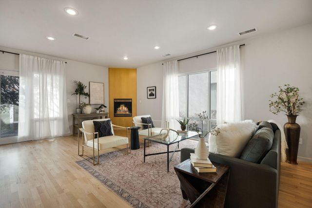 216 Aliso Drive SE, Albuquerque, NM 87108