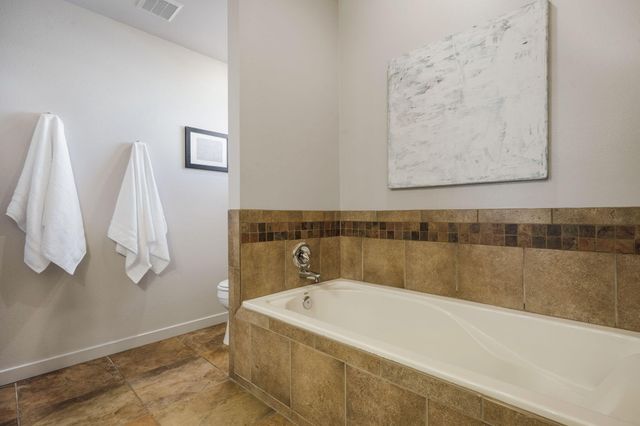 216 Aliso Drive SE, Albuquerque, NM 87108