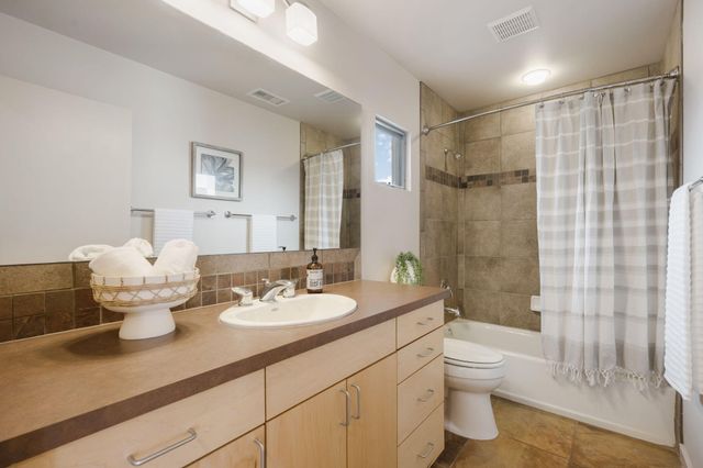 216 Aliso Drive SE, Albuquerque, NM 87108