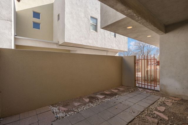 216 Aliso Drive SE, Albuquerque, NM 87108