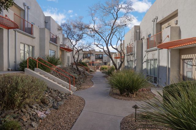 216 Aliso Drive SE, Albuquerque, NM 87108