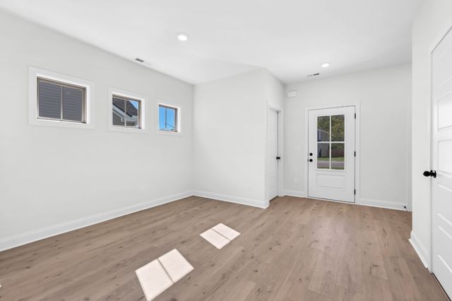 1338 Isaiah Dr, Clarksville, TN 37042