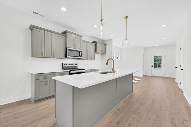 1338 Isaiah Dr, Clarksville, TN 37042