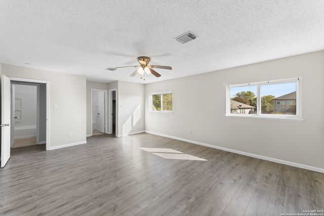 8010 Chestnut Gate, Converse, TX 78109