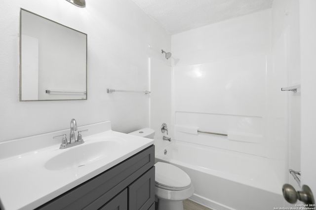 8010 Chestnut Gate, Converse, TX 78109