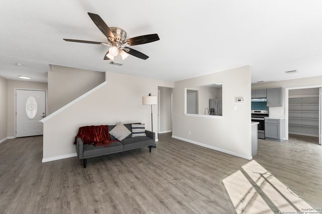 8010 Chestnut Gate, Converse, TX 78109