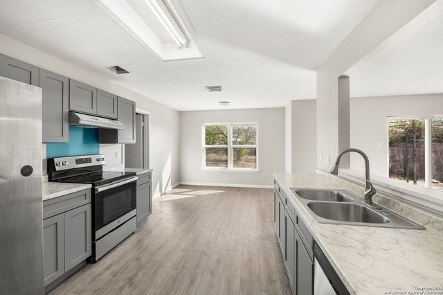 8010 Chestnut Gate, Converse, TX 78109