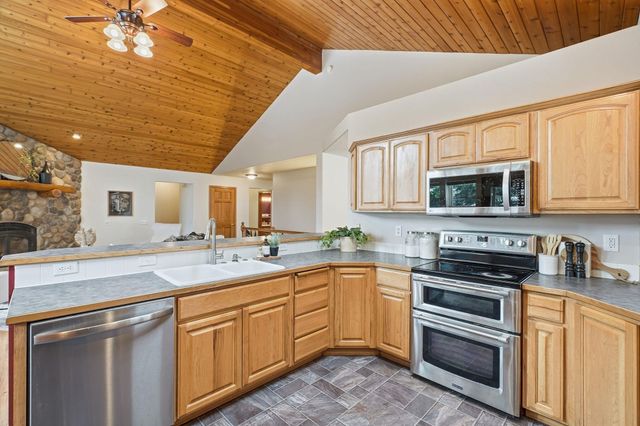 30324 N Elk Chattaroy Rd, Chattaroy, WA 99003