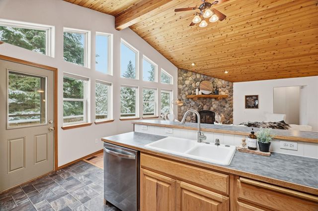 30324 N Elk Chattaroy Rd, Chattaroy, WA 99003