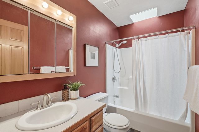 30324 N Elk Chattaroy Rd, Chattaroy, WA 99003