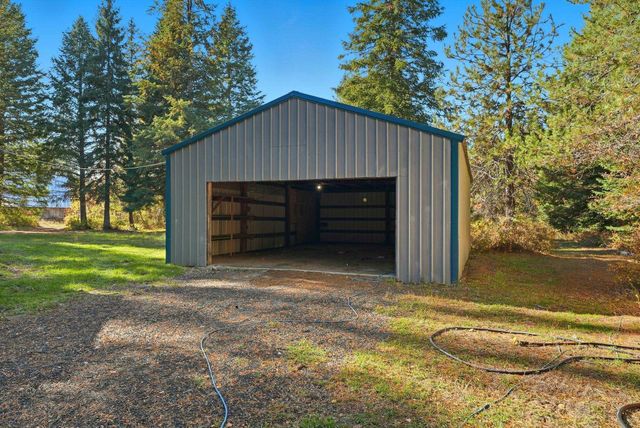 30324 N Elk Chattaroy Rd, Chattaroy, WA 99003