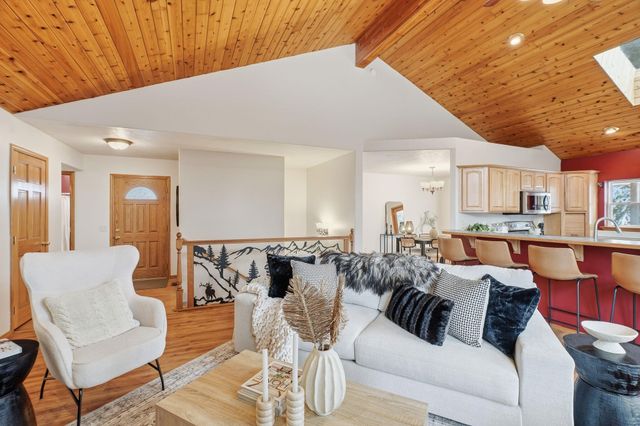 30324 N Elk Chattaroy Rd, Chattaroy, WA 99003