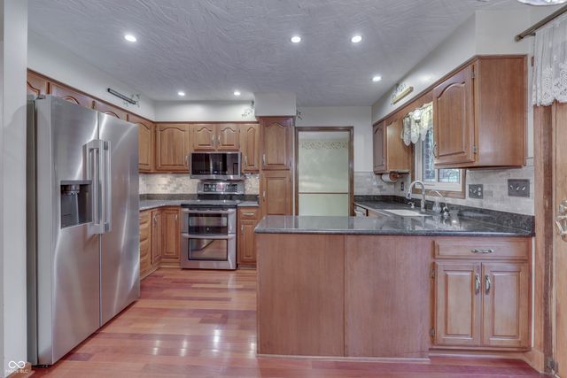 1640 Ridge Hill Lane, Indianapolis, IN 46217