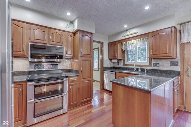 1640 Ridge Hill Lane, Indianapolis, IN 46217