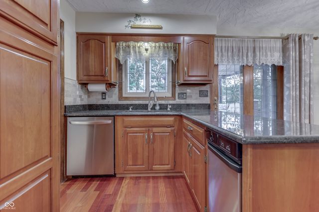1640 Ridge Hill Lane, Indianapolis, IN 46217