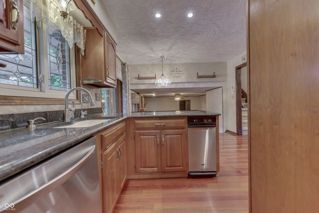 1640 Ridge Hill Lane, Indianapolis, IN 46217