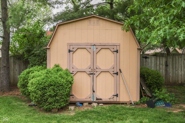 1640 Ridge Hill Lane, Indianapolis, IN 46217